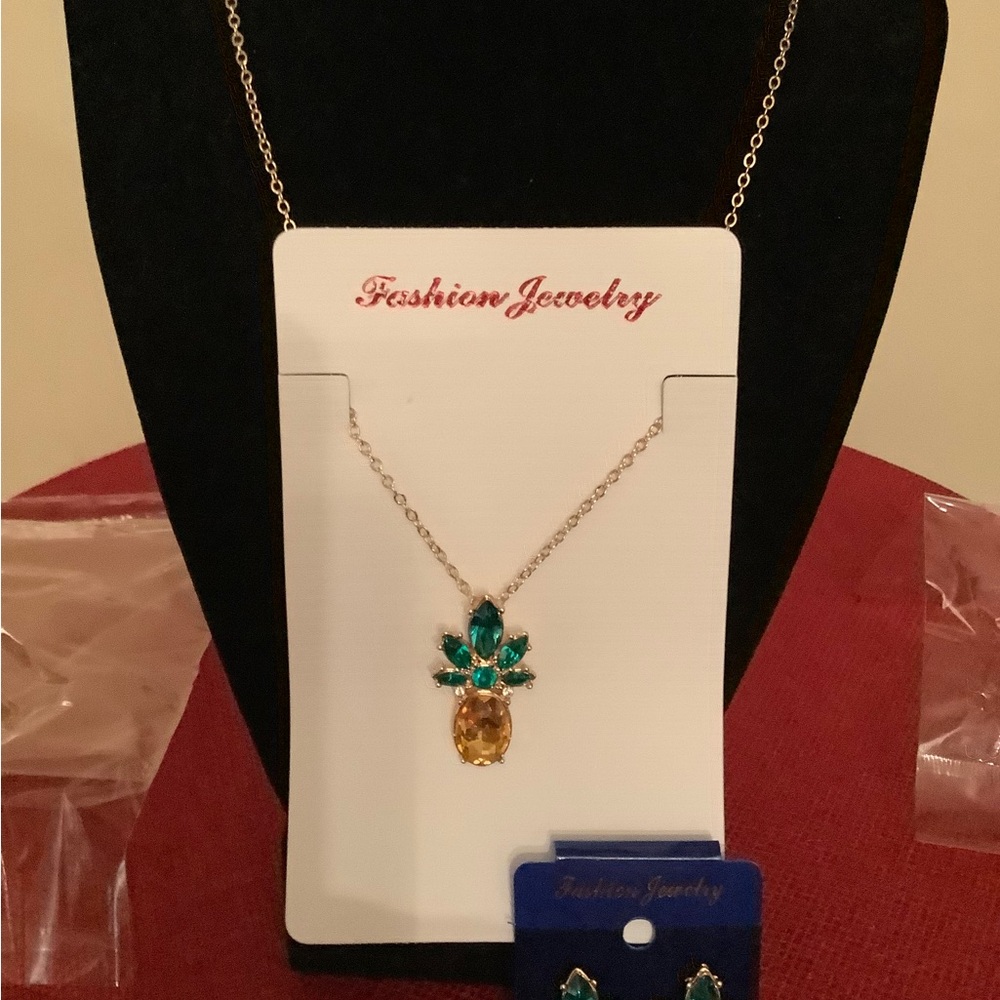 Fashion Jewelry Gold and Green Pineapple Necklace